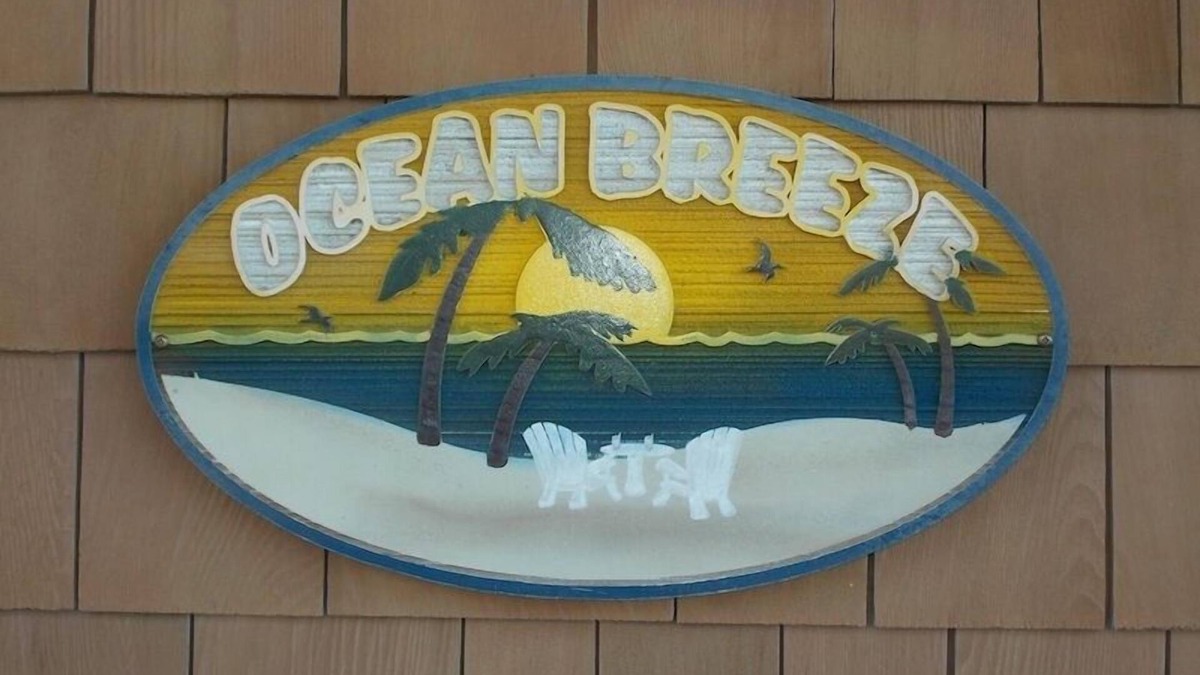 Duck Condo | Ocean Breeze - Two Minute Walk to the Beach, One if You Run!