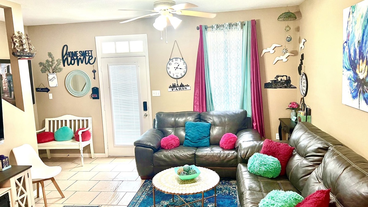 Gulfport House | Ocean Breeze Vacation Townhouse 3b-3bh Gated-POOL-DECK-WiFi 1.5B to BEACH Sleep9