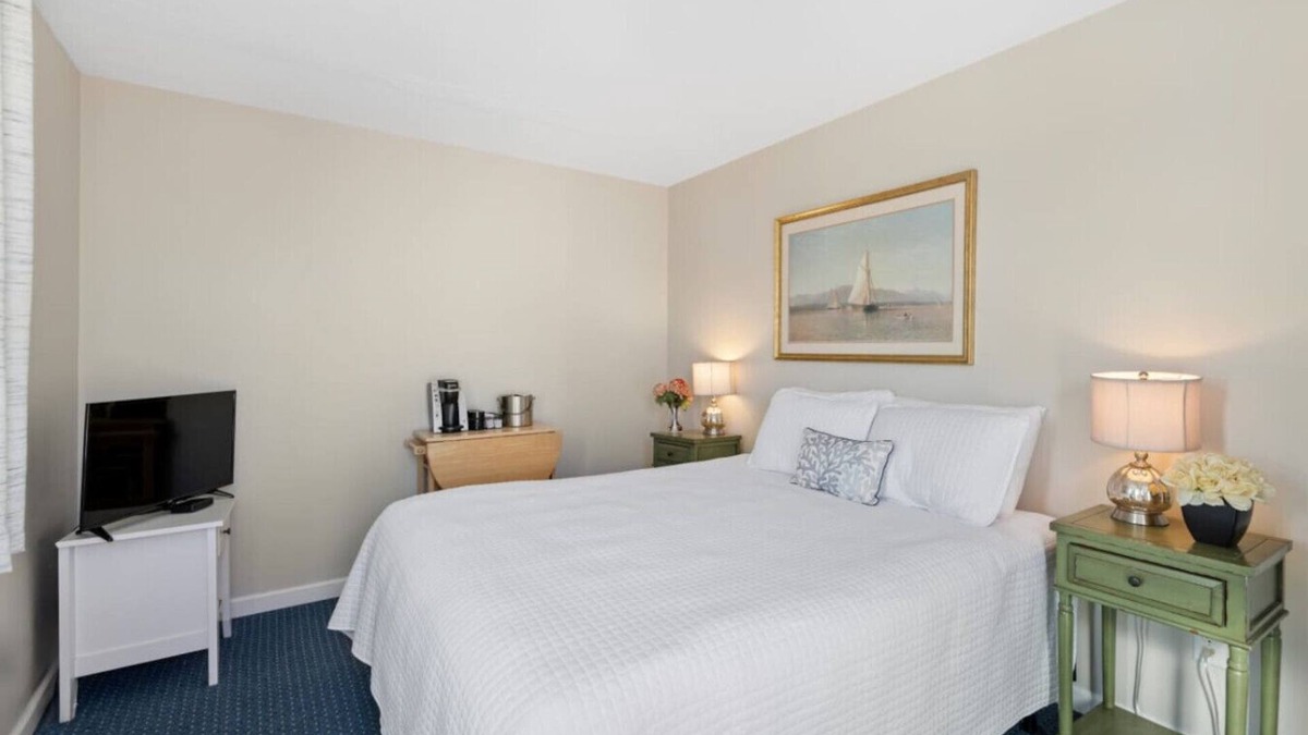 Silver Beach Apartment | Ocean Deck 1 Double Bed Suite with Views