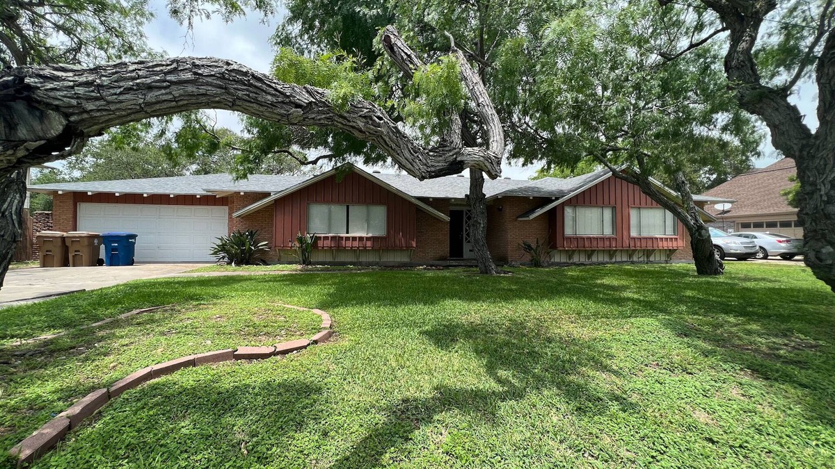 Bay Area House | Ocean Dr Gem! Walk 2 Bay & Downtown. Spacious!