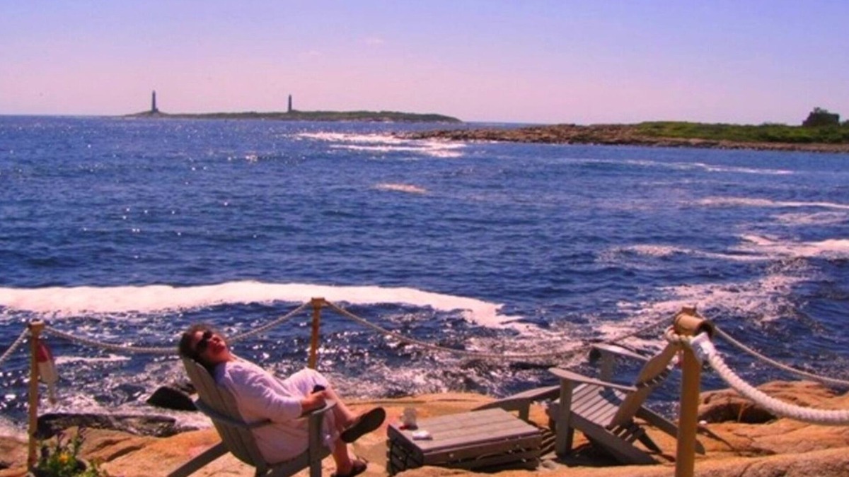 Rockport House | Ocean Front- 1 BR House-Directly on the ocean !