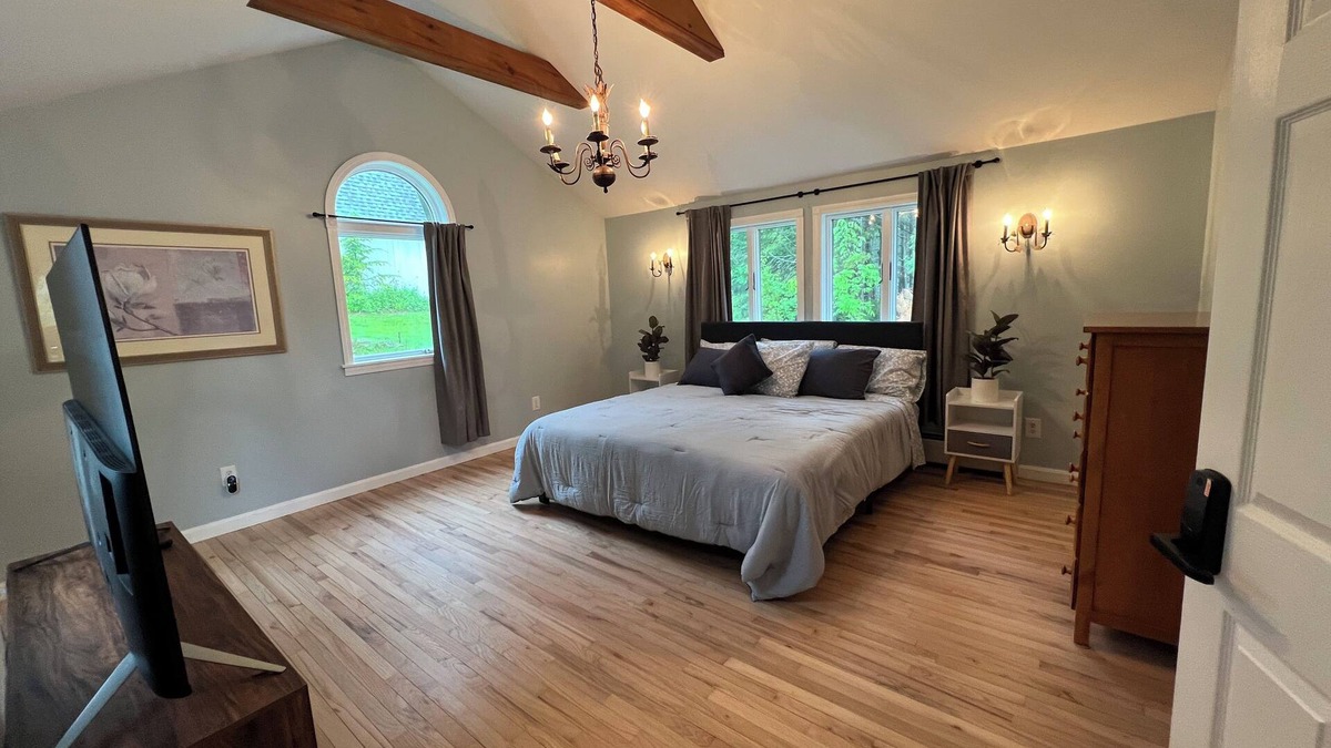 Brunswick Cottage | Ocean Front 3-bedroom home w/2 large decks w/water views in Brunswick w/WiFi