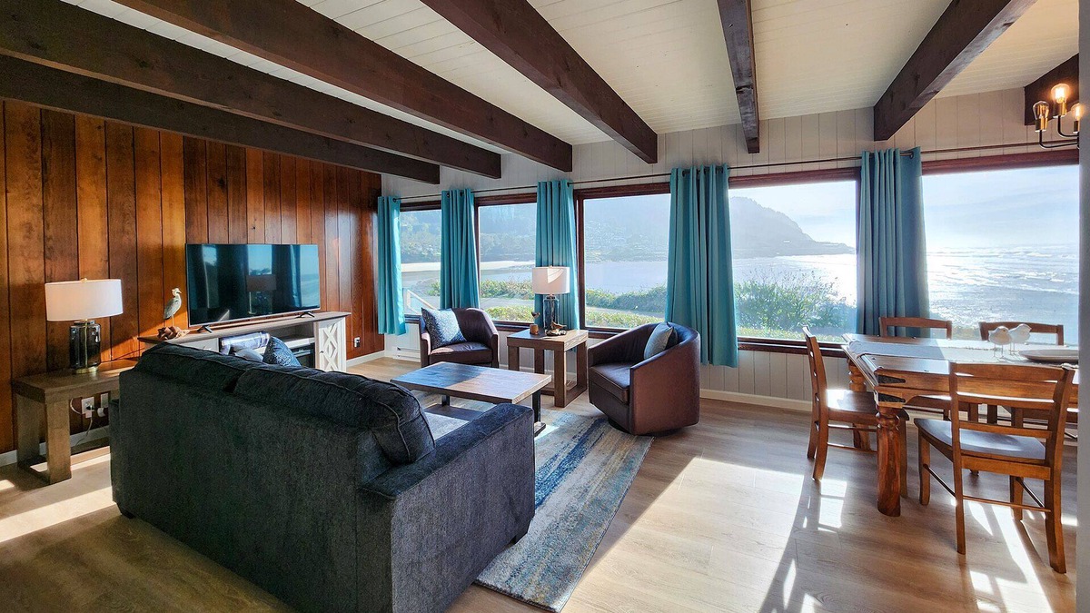 Yachats House | Ocean Front 5 BR Home! Yachats, Walk to Everything! Dog Friendly!