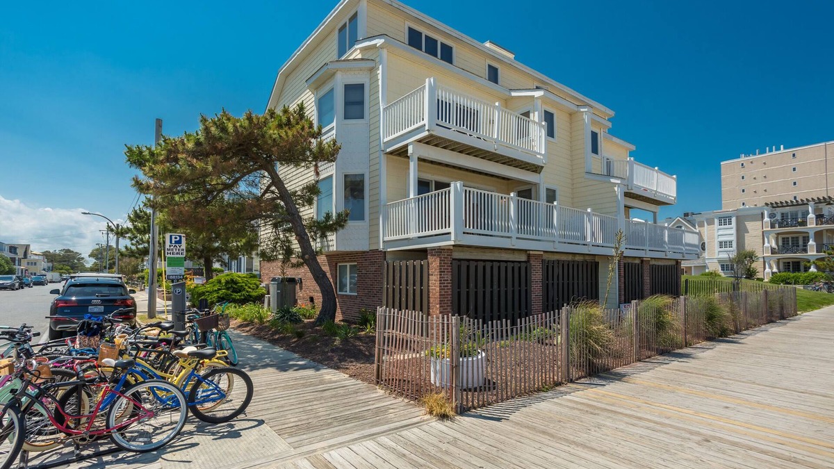 The Pines House | Ocean Front 5BR Pet Friendly Townhouse w/Parking Stunning Views