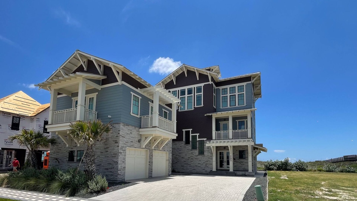 Port Aransas House | Ocean Front Beach House, Hot Tub, Golf Cart Boardwalk to Beach, Resort Pools