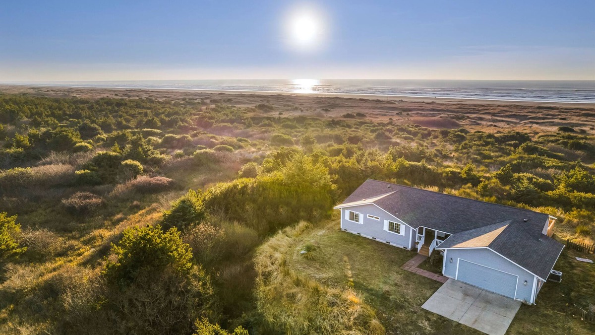 Ocean City House | Ocean Front. Clamming. Game Room. Large Deck.