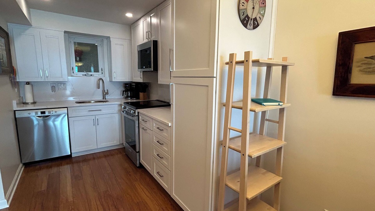 South Rehoboth Condo | OCEAN FRONT CONDO. ENJOY YOUR MORNING COFFEE SITTING ON YOUR PRIVATE BALCONY WATCHING THE SUNRISE.