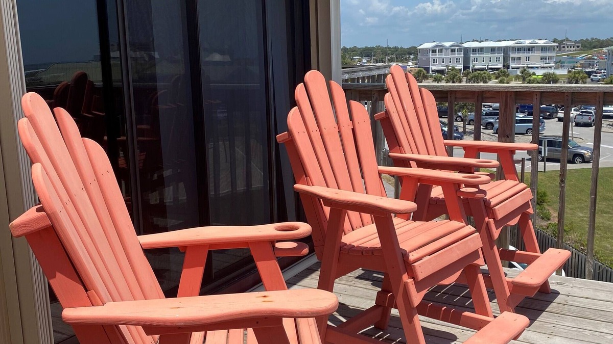 Emerald Isle Condo | Ocean Front Condo Just Steps to the Beach -Maximum 6 night stay only.