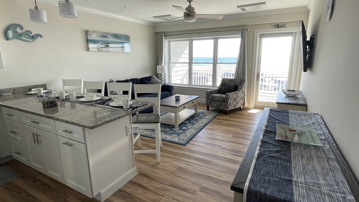 Hampton Condo | Ocean front condo with beautiful beach view furnished family vacation condo.