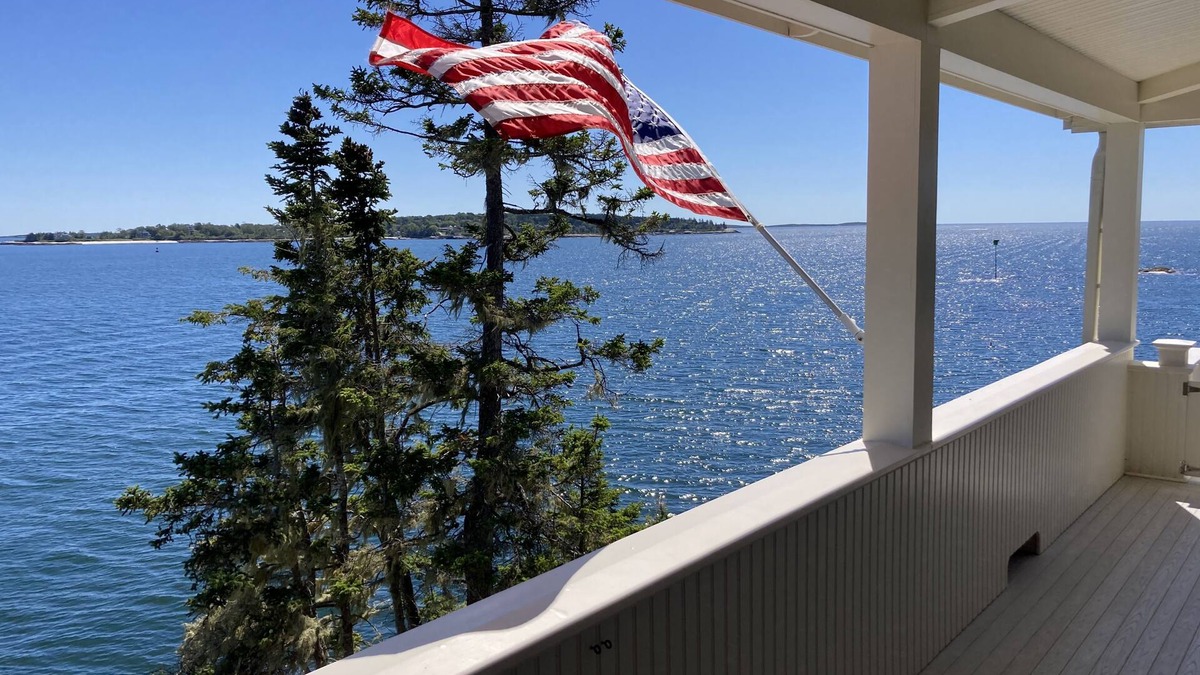Capitol Island Cottage | Ocean front cottage on a drive-on island in Boothbay Harbor, Maine