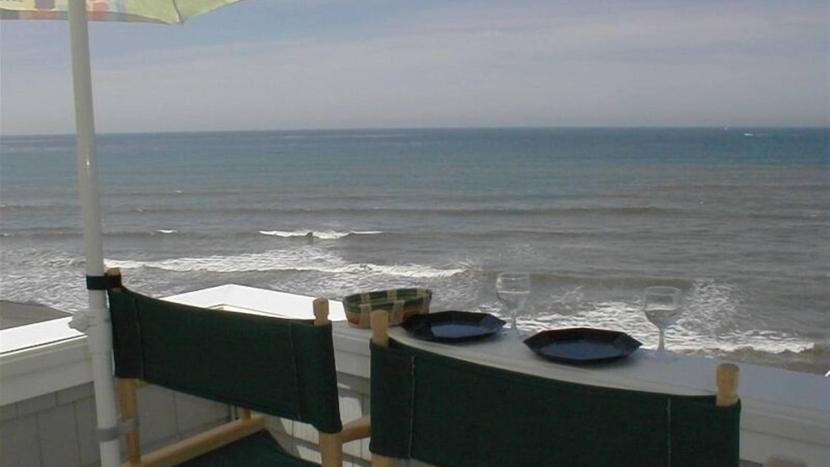 Ocean Beach Apartment | Ocean Front Dream Vacation