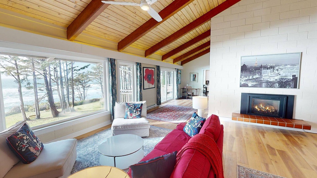 Yachats House | Ocean Front Eagle at Oregon House, Stairs to the Beach!