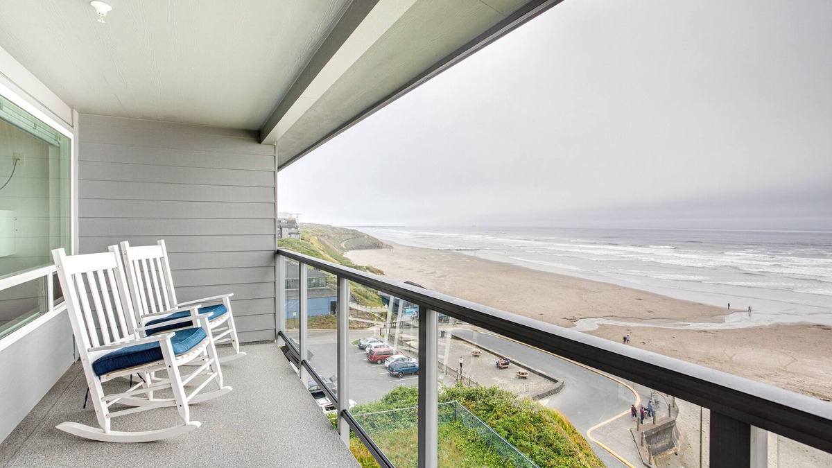 Newport Condo | Ocean Front, Excellent Lighthouse Views, Nye Beach!