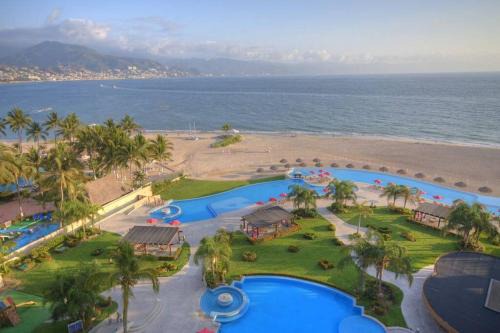 South Hotel Zone Apartment | Ocean front Grand Venetian corner condo