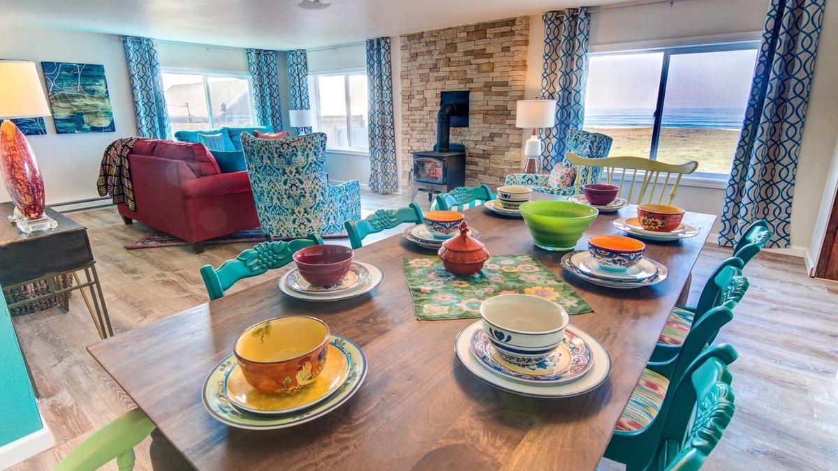Yachats House | Ocean Front Home On A Quiet Beach Near Yachats! Hot tub!