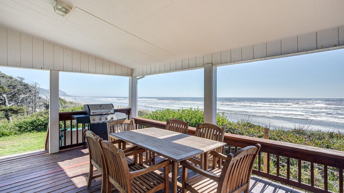 Yachats House | Ocean Front Home With Hot Tub On Miles Of Sandy Beach!