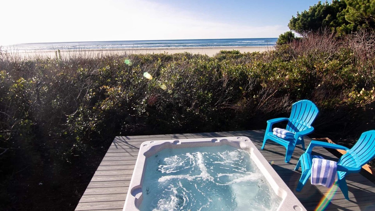Yachats House | Ocean Front Log Home on a Sandy Beach, Private! Dog Friendly!