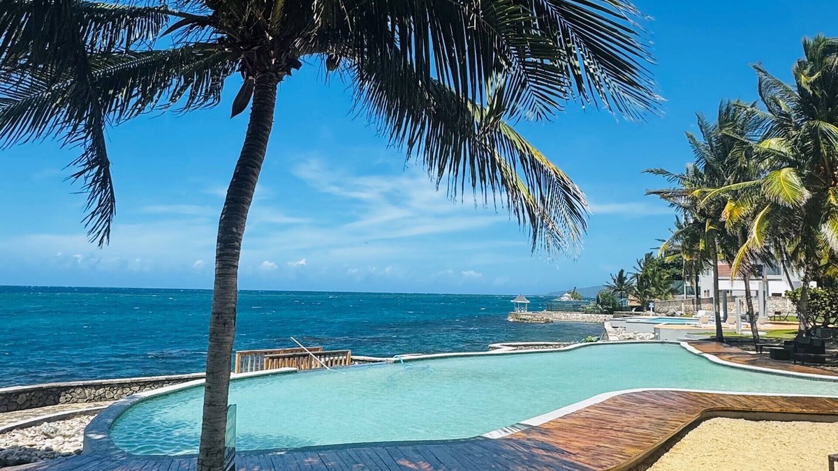 Tower Isle Condo | Ocean Front Luxury 2/2 in Whispering Seas