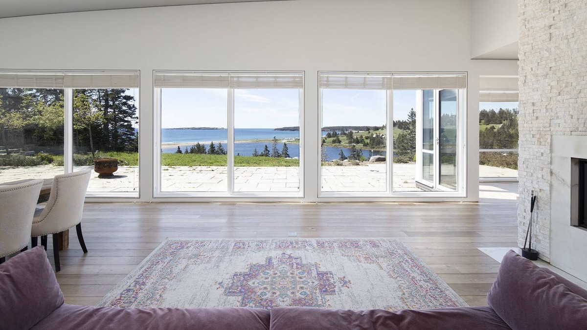 Kingsburg House | Ocean Front Modern South Shore Home