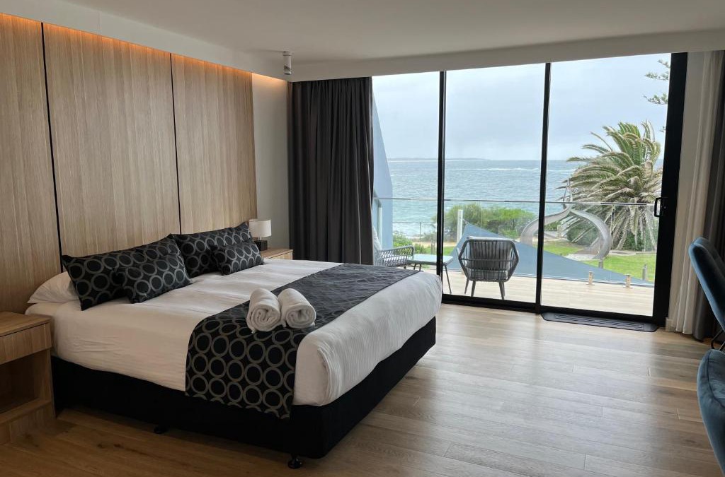 The Entrance Hotel | Ocean Front Motel