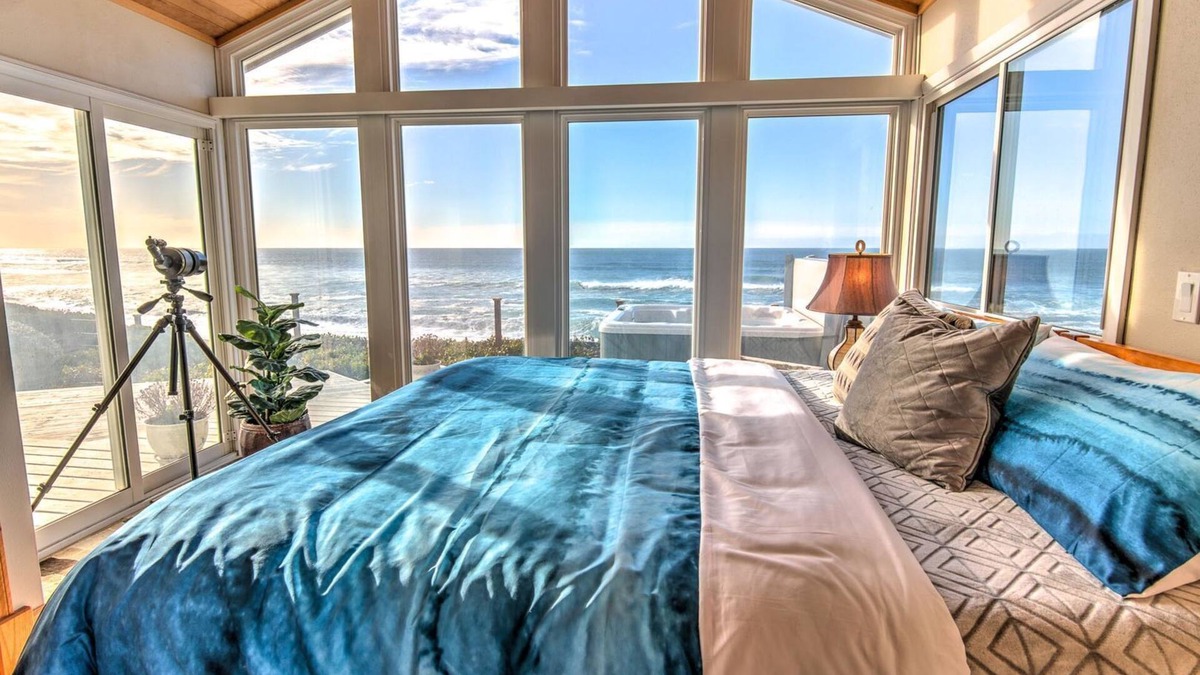 Gleneden Beach House | Ocean Front on Sandy Beach in Gleneden Beach! Ocean View Hot Tub! Dog Friendly!