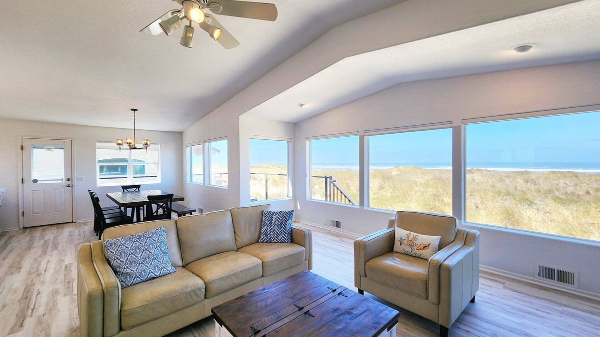 Bayshore House | Ocean Front on the Beach! Dog Friendly!