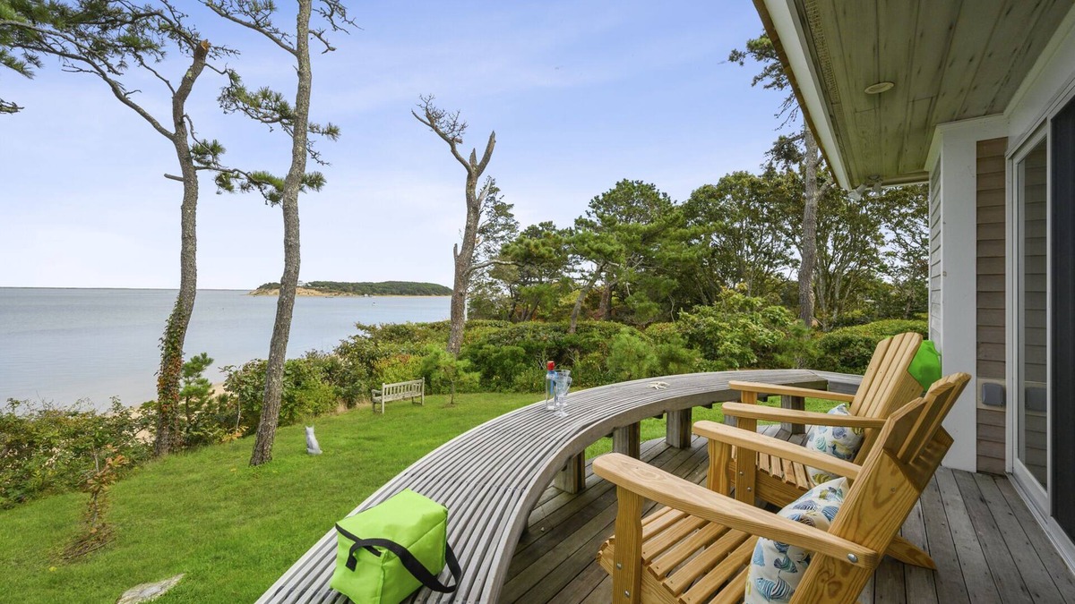 Chatham House | Ocean front, pets ok, private beach, AC, Wifi