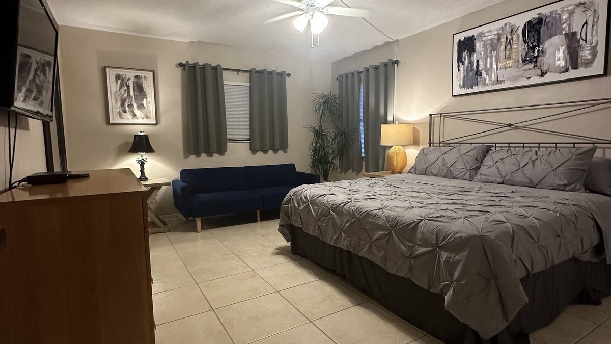 Daytona Beach Condo | Ocean Front Private Balcony Daytona Beach Shores Condo w/Pool and Beach Access