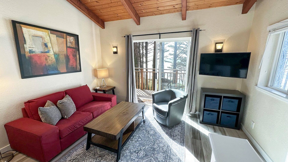 Yachats Condo | Ocean Front, Serenity at Oregon House, Stairs to the Beach!