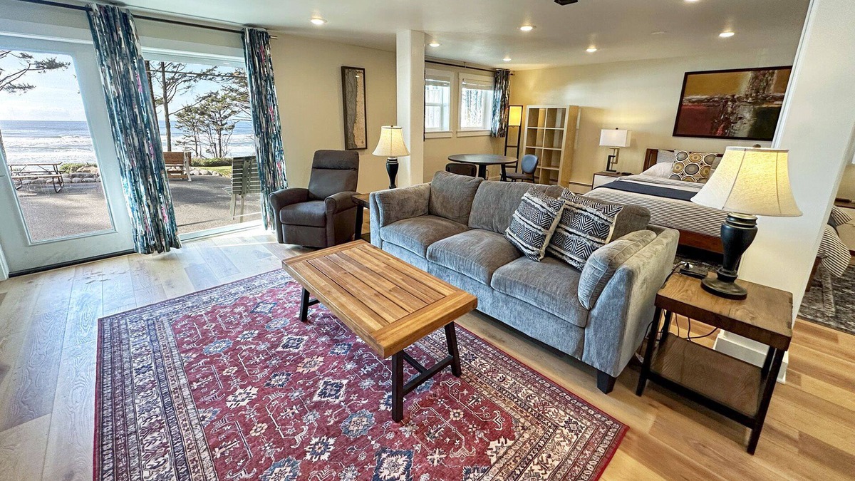 Yachats Apartment | Ocean Front Studio, Heron at Oregon House, Stairs to the Beach!