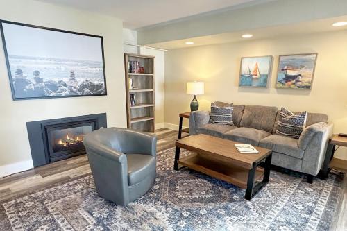 Yachats Apartment | Ocean Front, Sunset at Oregon House, Stairs to the Beach!