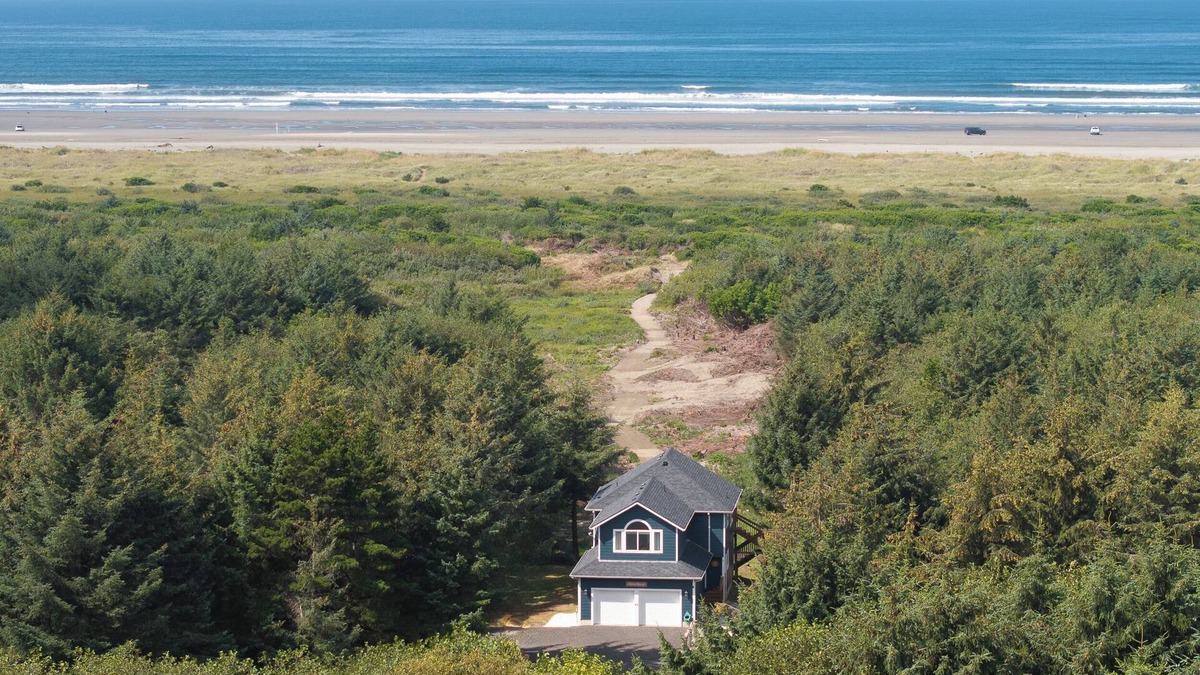 Ocean Shores House | Ocean Front, Walk to Beach, Fenced For Dogs, Vacation Beach House