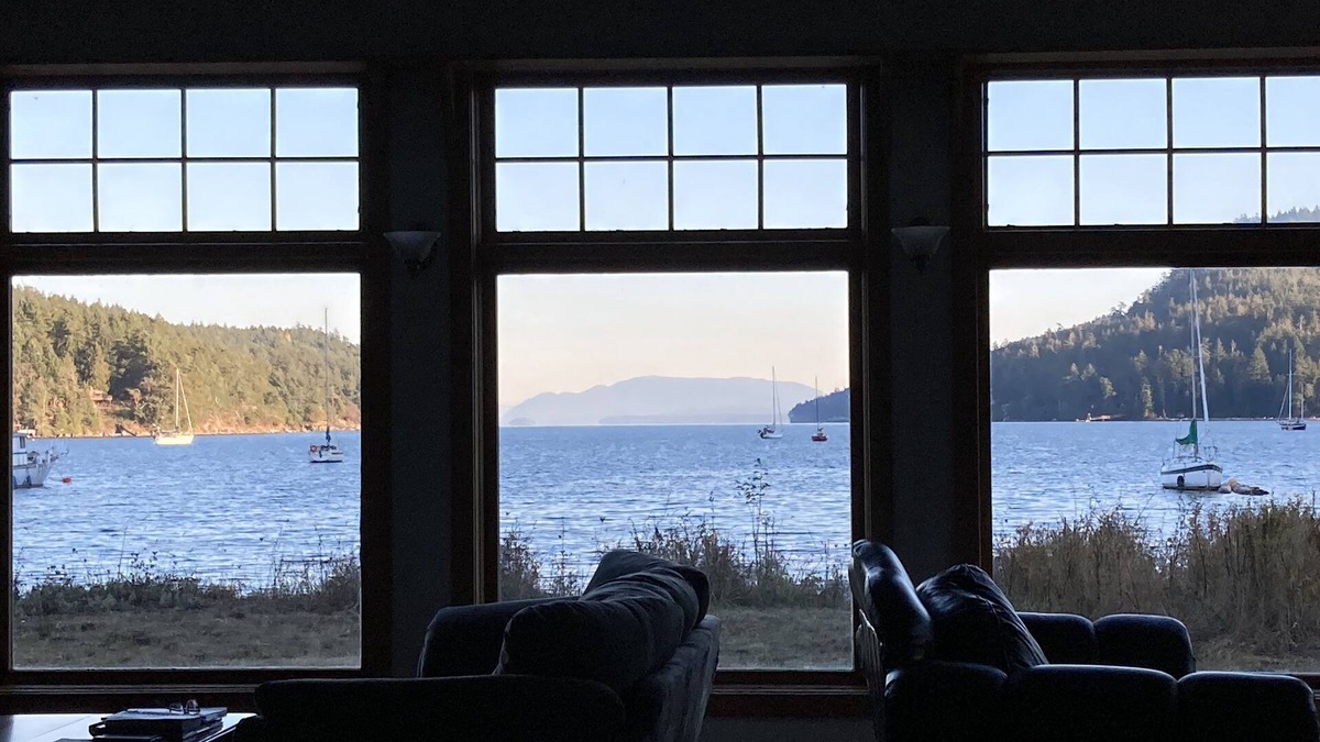 Pender Island House | Ocean Front with level walkout beach