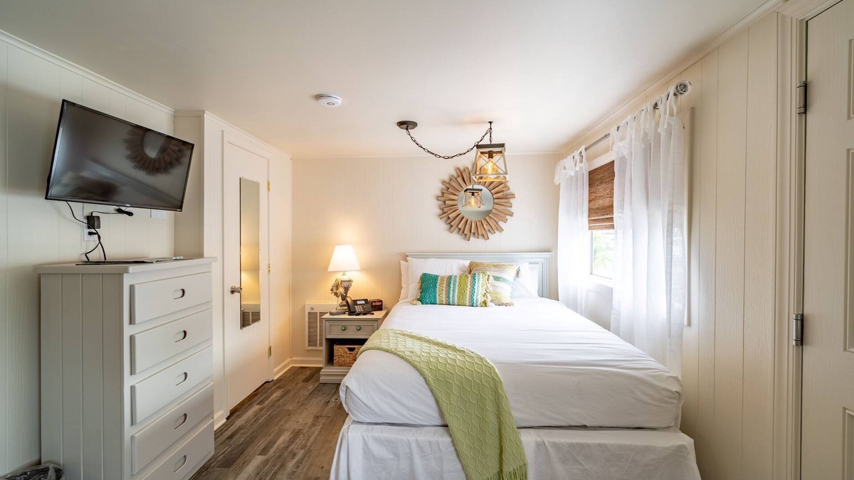 Rehoboth Beach Cottage | Ocean Glass Inn - Deluxe Cottage Efficiency