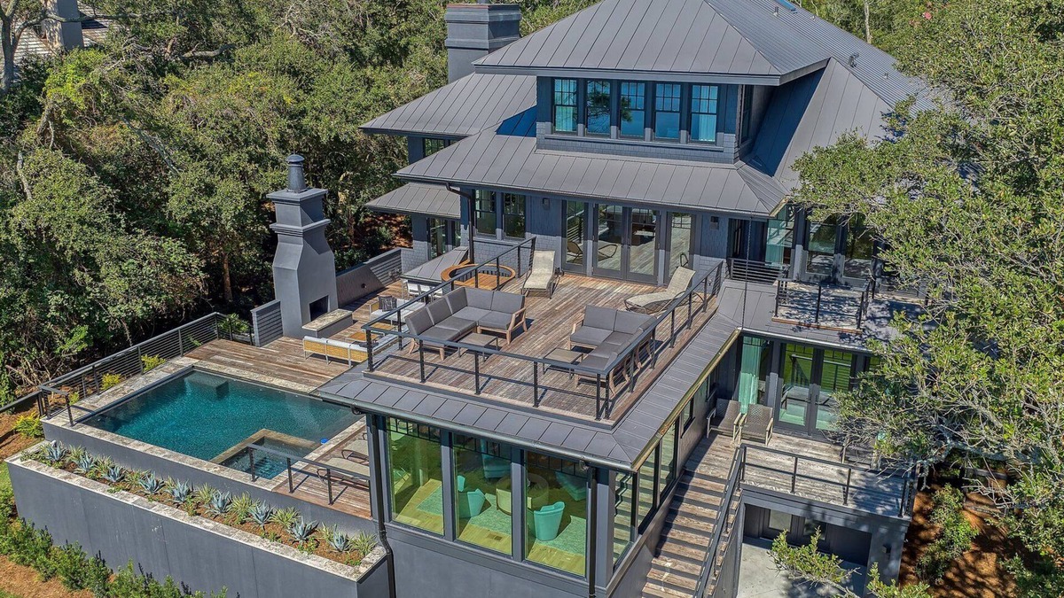 Vanderhorst Plantation House | Ocean, golf and lagoon views, complete renovation luxury home
