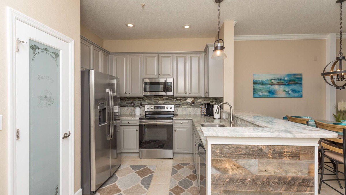 Palm Coast Condo | OCEAN/GOLF COURSE VIEWS- 400 BLDG-3 MINUTES AND EASY ACCESS TO BEACH