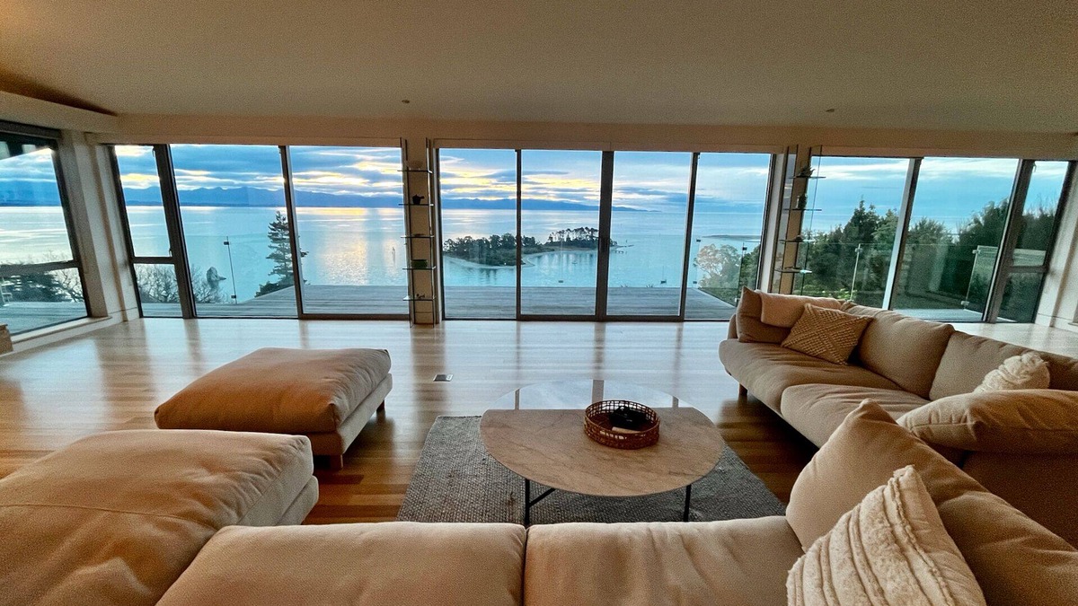 Nelson House | Ocean Horizon - Incredible Sea Views, Close to City, 4 Bedrooms!