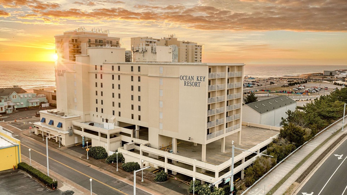 Northeast Virginia Beach Resort | Ocean Key Resort Directly Across the Street from Beach with Balcony!