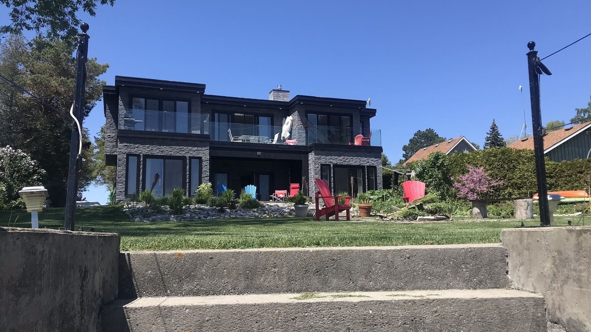 Carrying Place House | Ocean like views of Lake Ontario