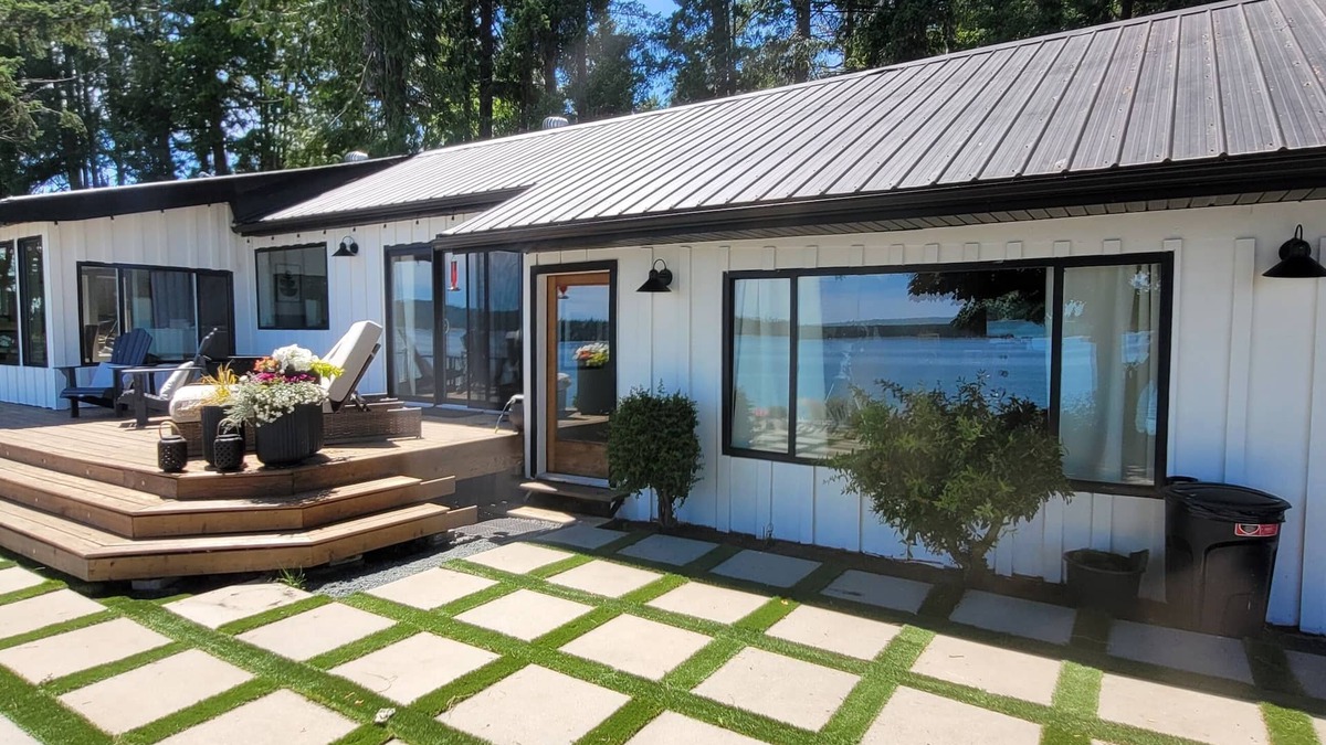 Union Bay House | Ocean Lovers Beach Home.