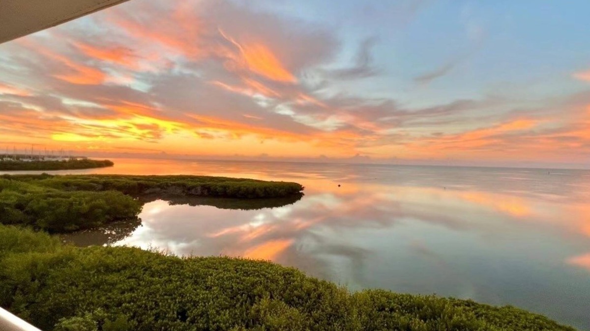 Key West Condo | OCEAN MEMORIES CONDO- 2 Bedroom, 2 Bath Oceanfront w/Pool & Hot Tub