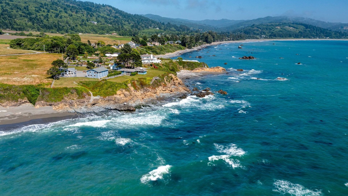 Brookings House | Ocean Mist Beach House/Private Beach Path/Spa