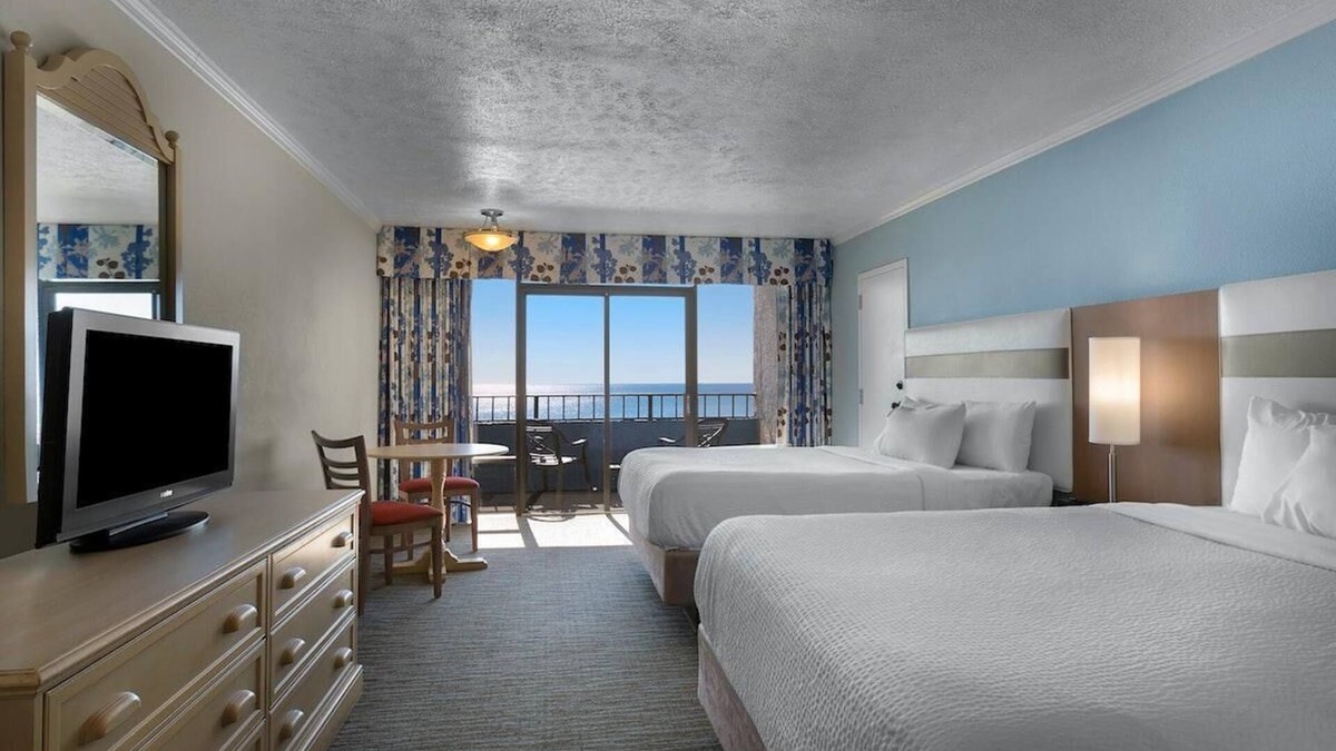 Myrtle Beach Apartment | Ocean Oasis 3rd Floor Two Queen Oceanfront Room