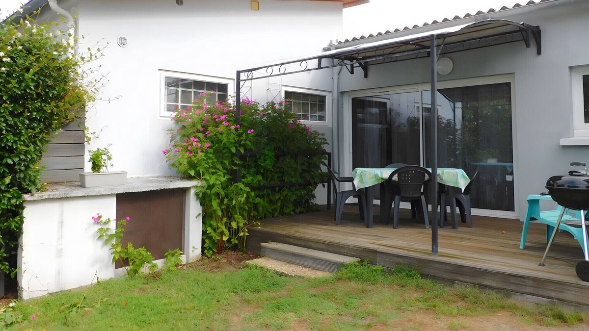 Lesperon House | 'Océan Ouest - Domaine Des Landes' with Shared Pool and Private Terrace, Shared Garden