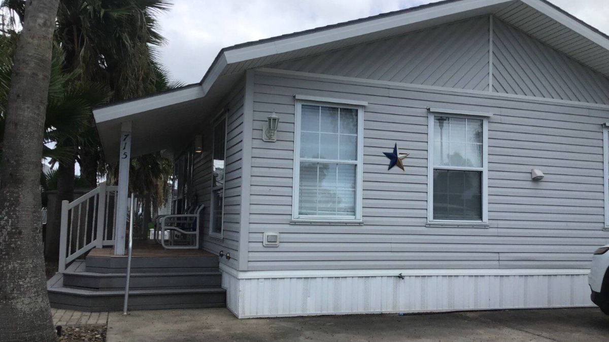 Port Isabel Cabin | Ocean Overlook- 715 E Clam