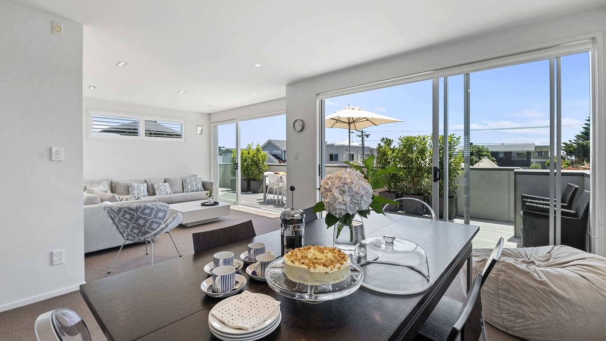 Mount Maunganui House | Ocean Palms - Immaculate with fully fenced garden