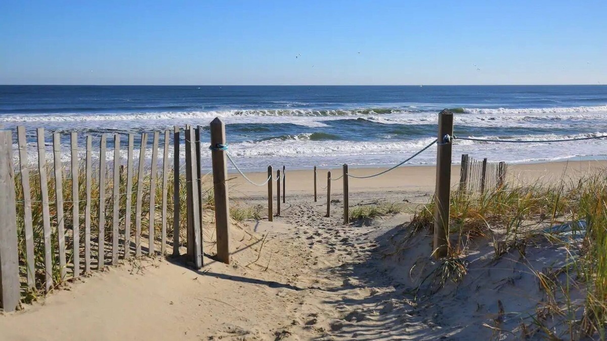Duck Resort | Ocean Pines, oceanfront resort with private beach