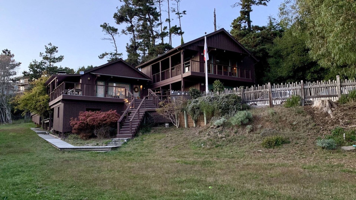 Gualala House | Ocean & River View EVC Hot & Cold Tubs Outdoor Shower Walk to Town Dog Friendly