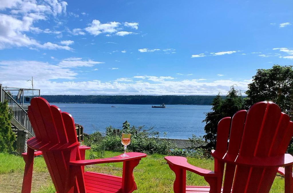Campbell River Apartment | Ocean's Edge Suite