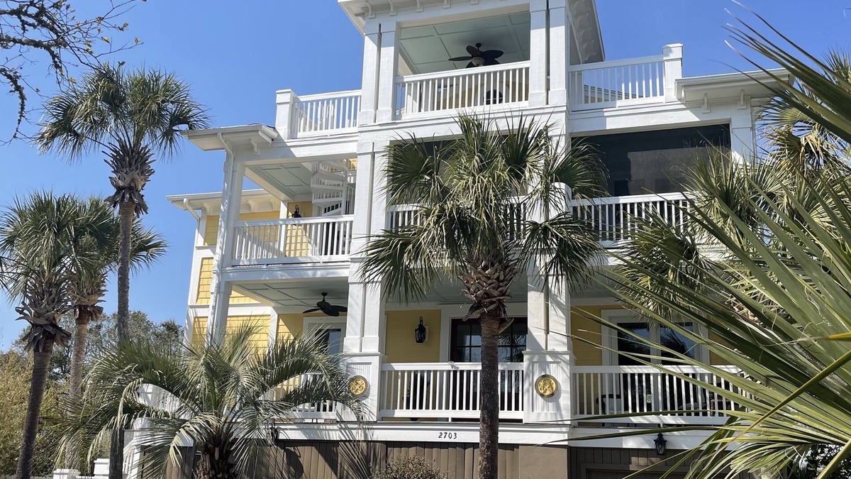 Isle of Palms House | "Ocean's Song" * LUXURY 5BR/6BA HOME, Pool, Elevator * 1 block to beach * 5-STAR